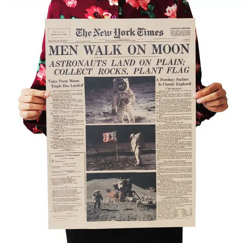 Affiche vintage du journal The New York Times "MEN WALK ON THE MOON" • Vintage Univers