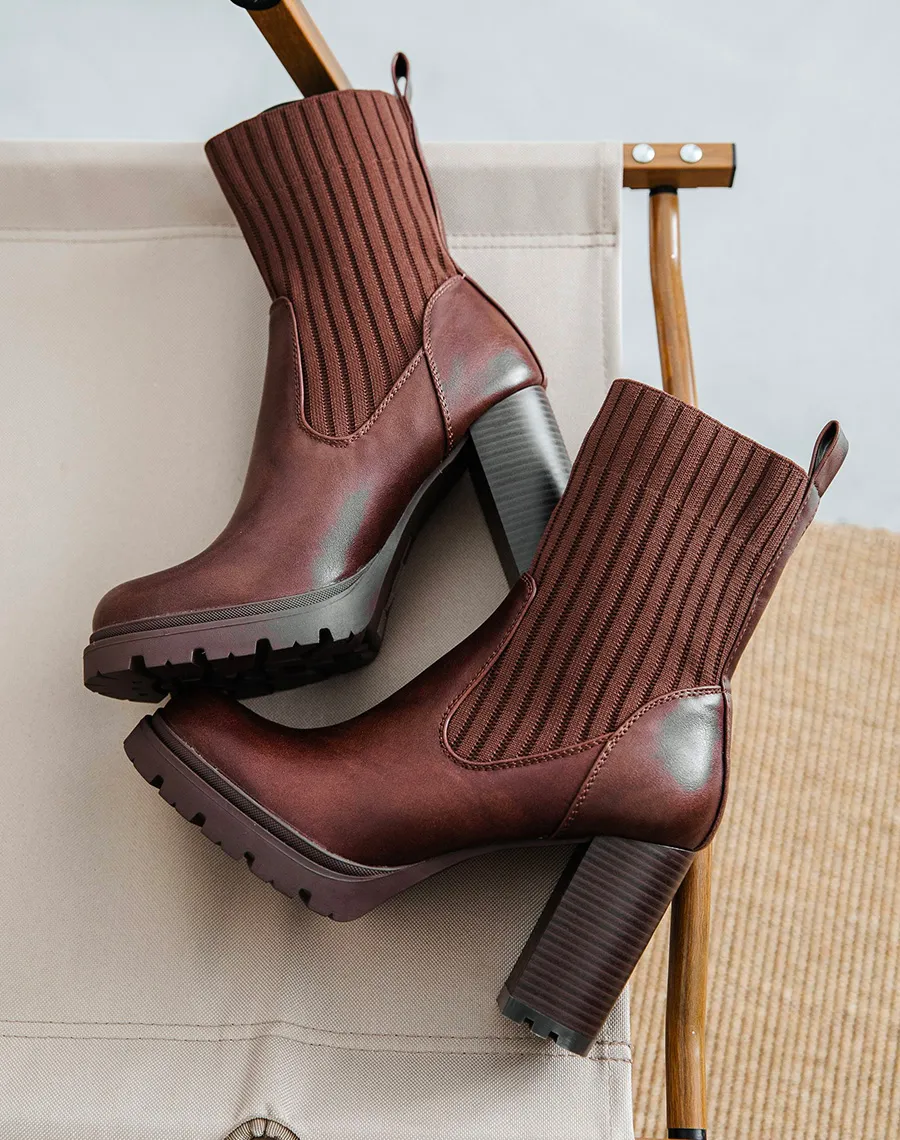 Bottines chocolat à talon et élastique