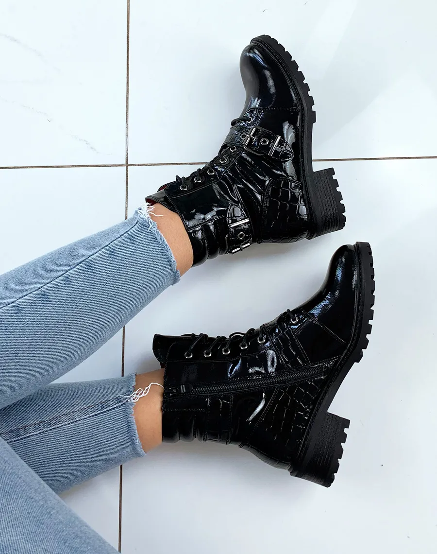 Bottines noires vernis matelassé avec lanières effet croco