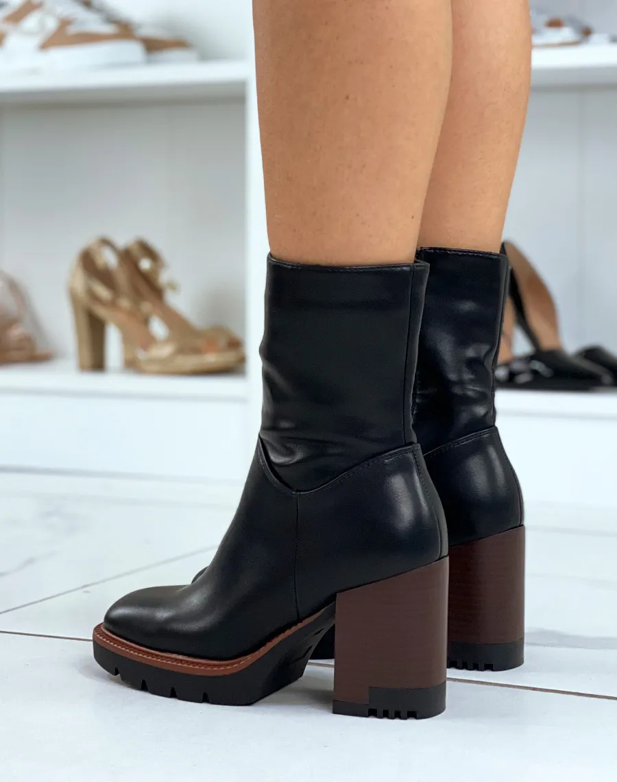 Bottines noires à talon et détails marron