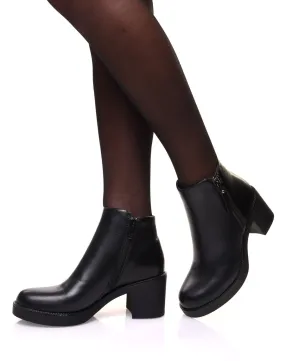 Bottines noires à talon mi haut