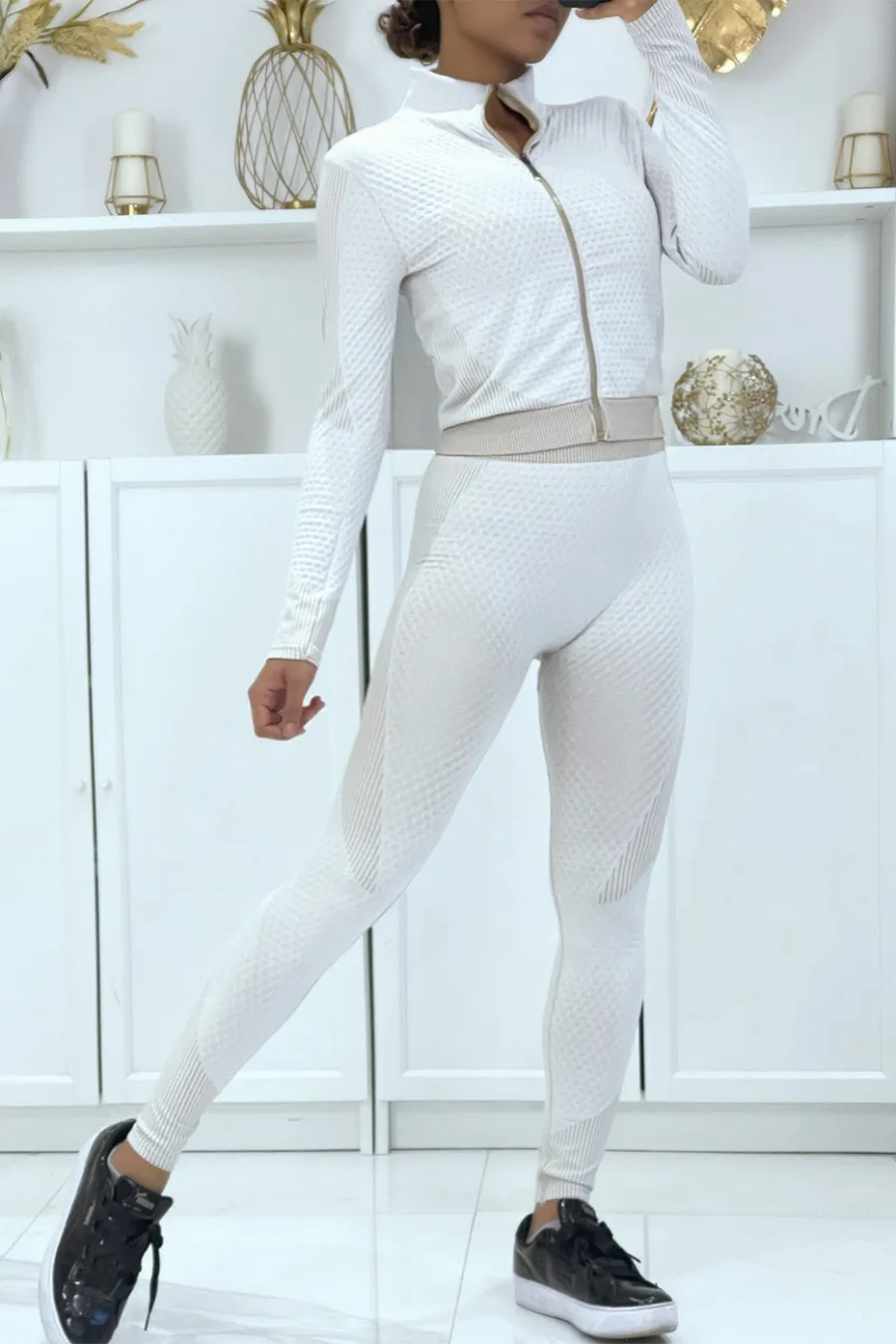 Ensemble de sport trois pièces beige