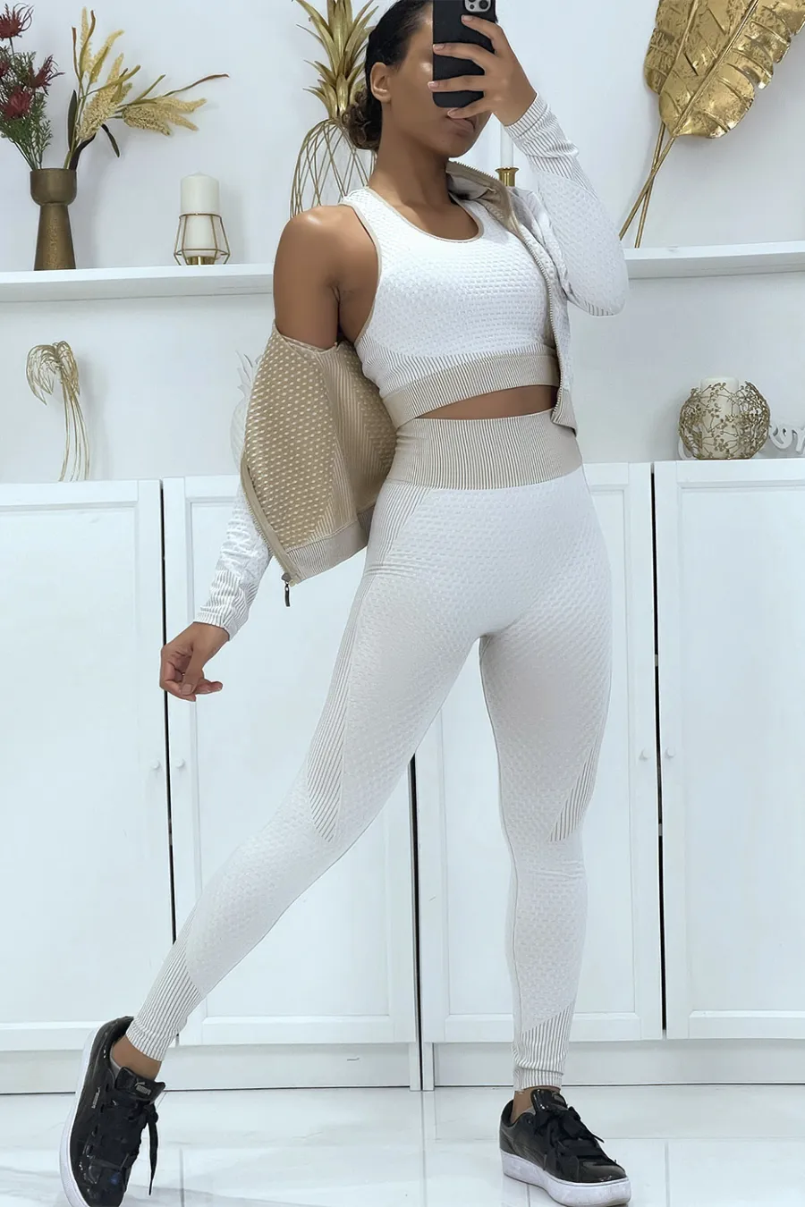 Ensemble de sport trois pièces beige