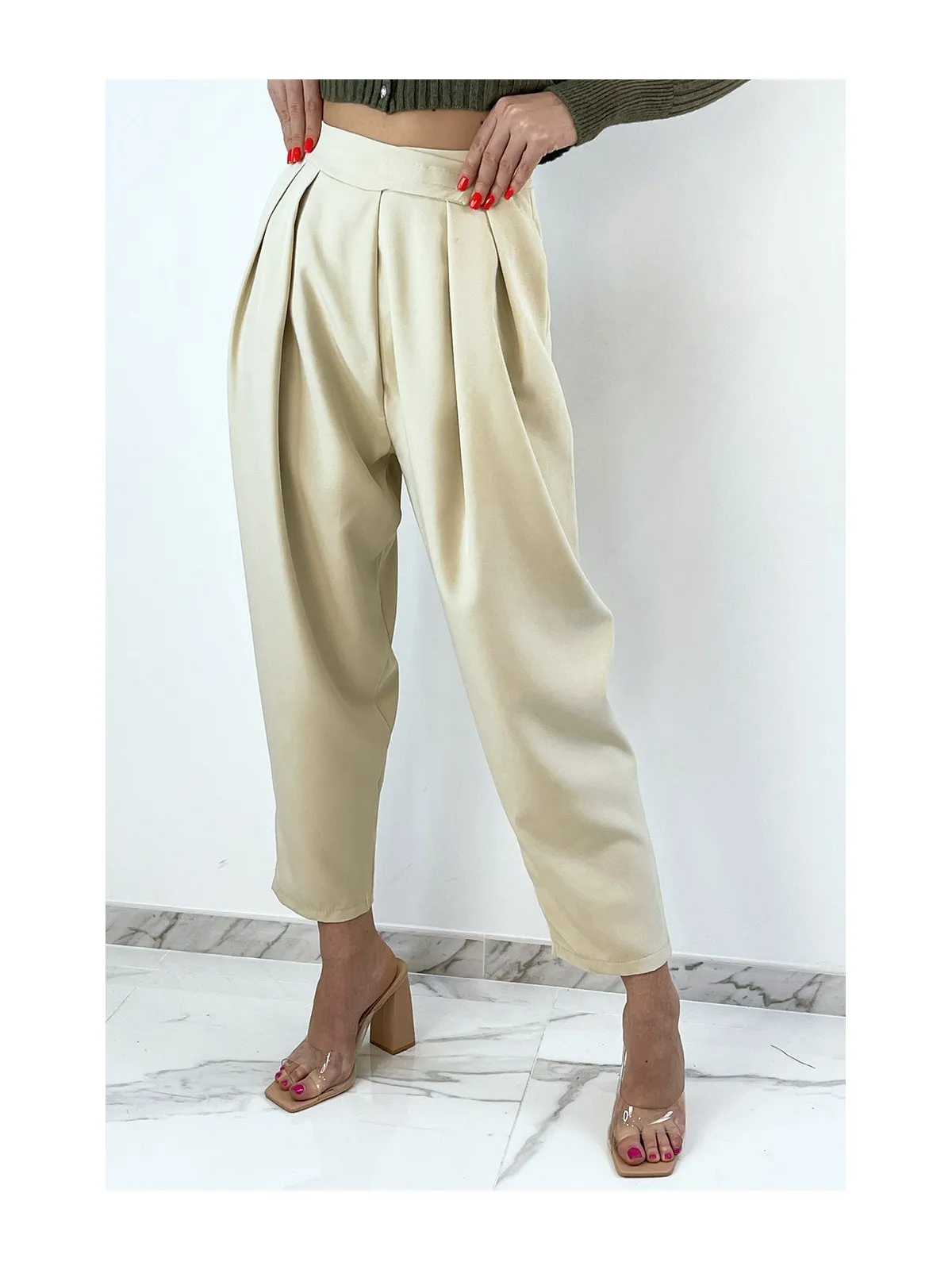 Pantalon beige bouffant taille haute à pinces