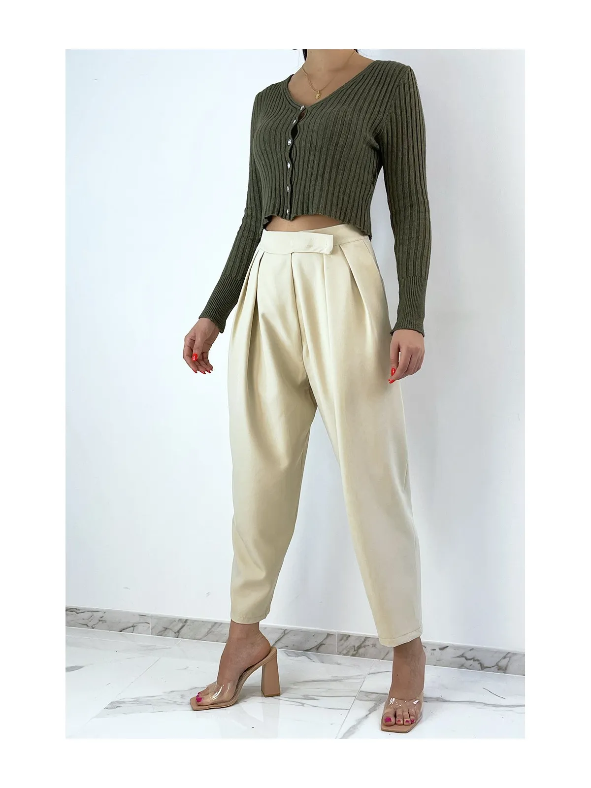 Pantalon beige bouffant taille haute à pinces