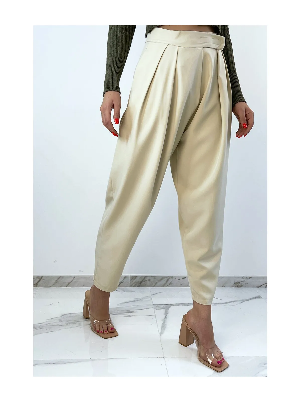 Pantalon beige bouffant taille haute à pinces