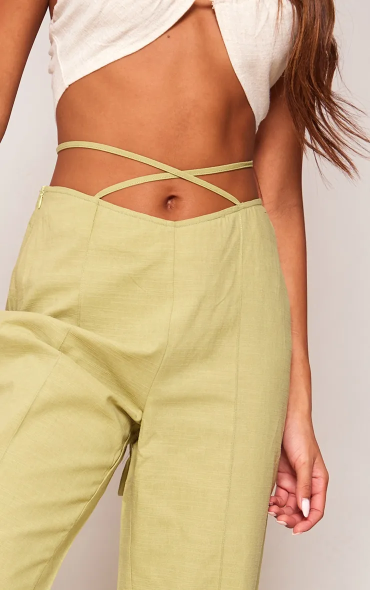 Pantalon droit à pinces vert olive pâle effet lin noué