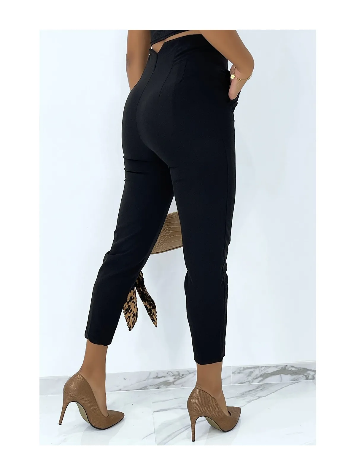 Pantalon à pinces noir style tailleur très chic