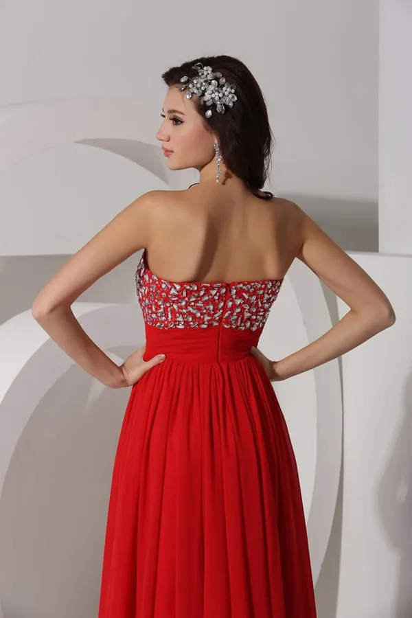 Robe de bal mousseline rouge empire bustier coeur travaillé de strass