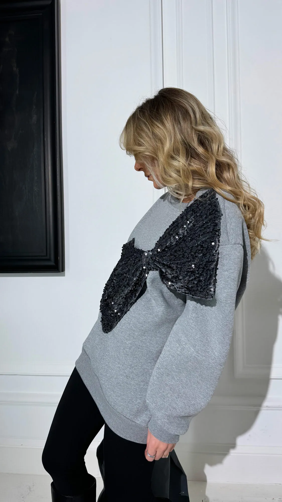 Sweat gris gros noeud sequins