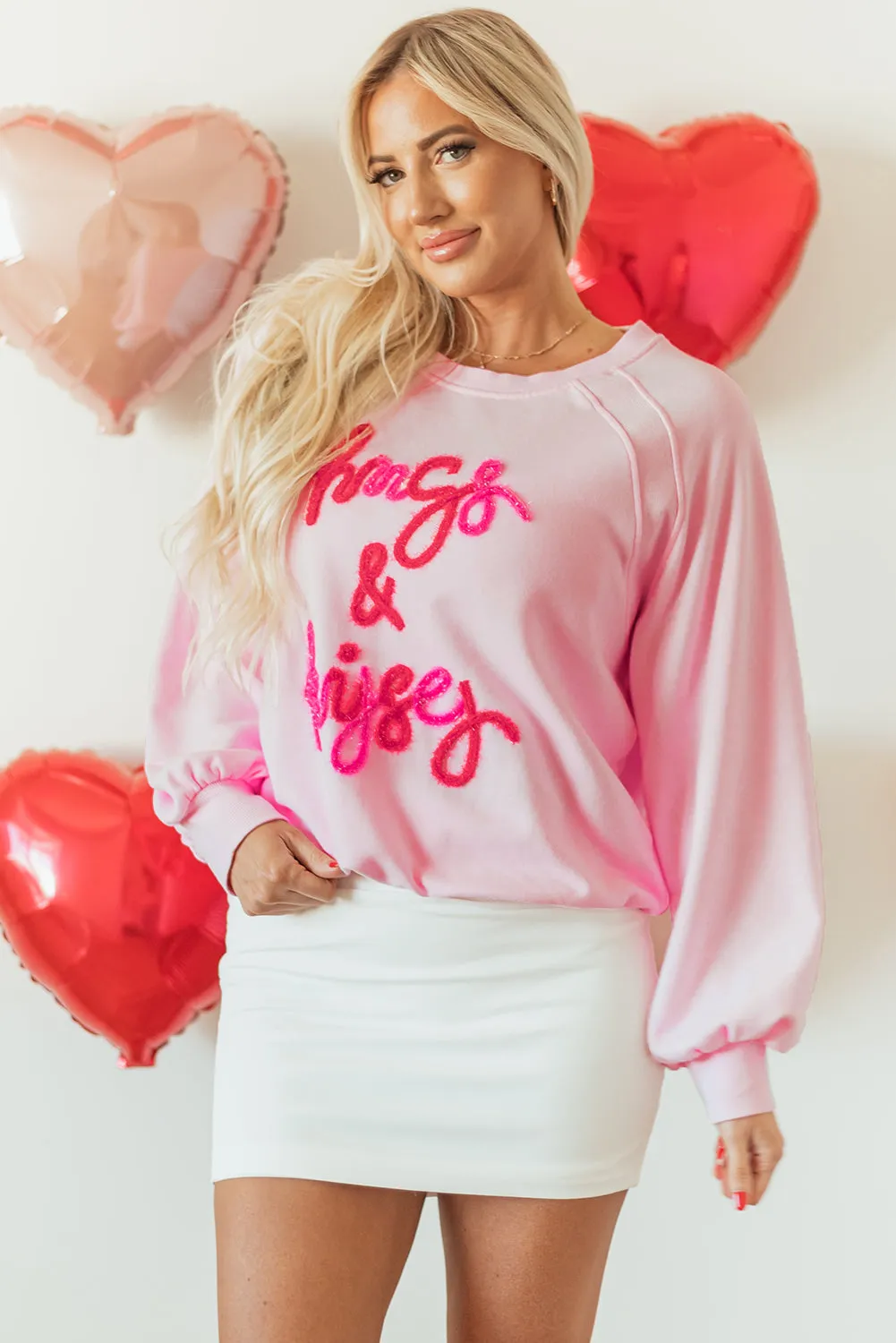 Sweat-shirt rose à manches raglan brodées Hugs and Kisses Pop Up