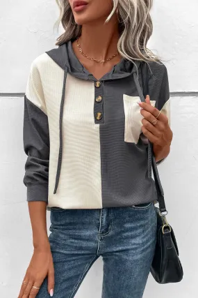 Sweat à capuche avec cordon de serrage et épaules tombantes avec boutons color block gaufrés gris foncé