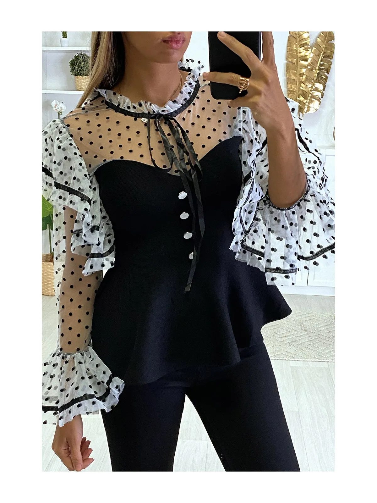 Top noir super chic à petit pois